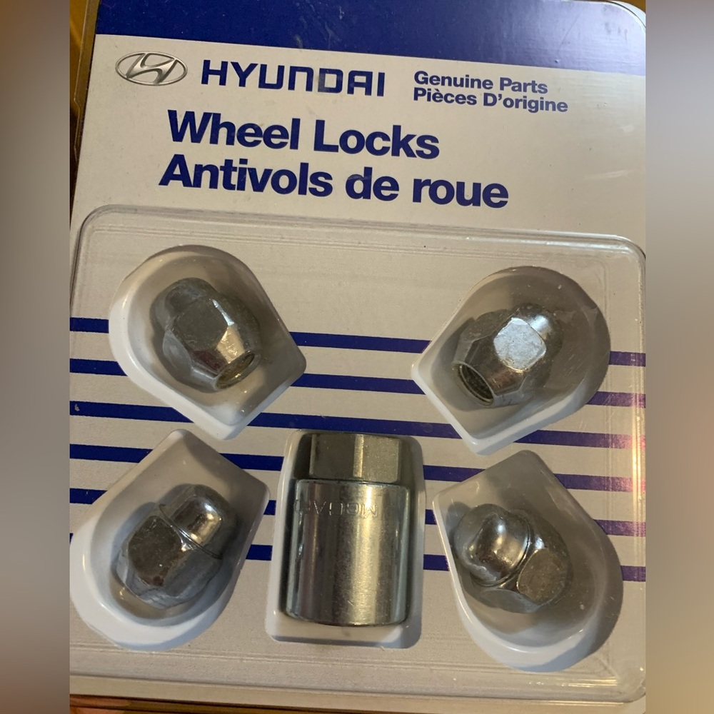Hyundai Original Wheel Locks